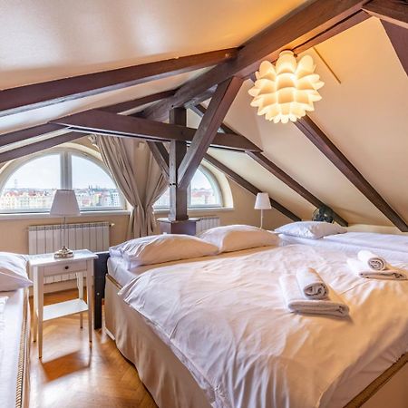 Janáčkovo nábřeží 19 - Riverside Apartments Praga Esterno foto