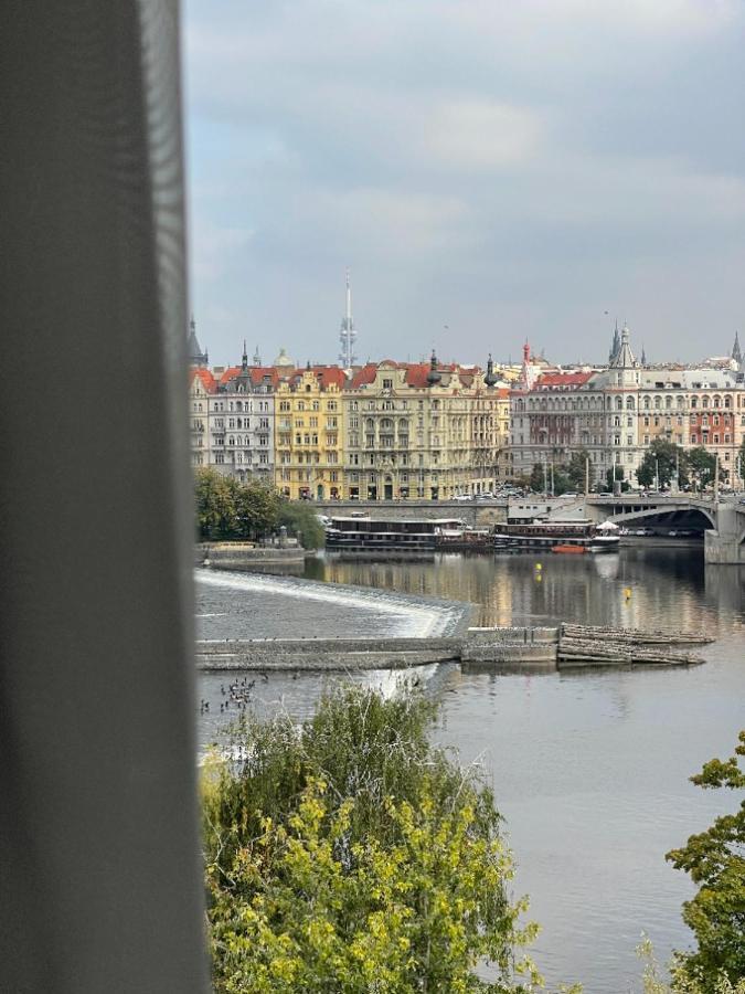 Janáčkovo nábřeží 19 - Riverside Apartments Praga Esterno foto