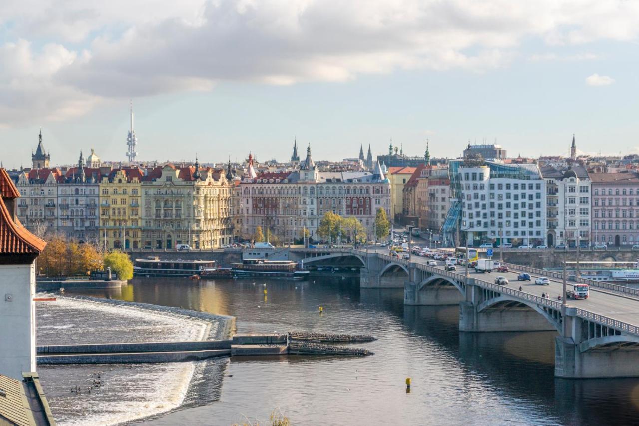 Janáčkovo nábřeží 19 - Riverside Apartments Praga Esterno foto