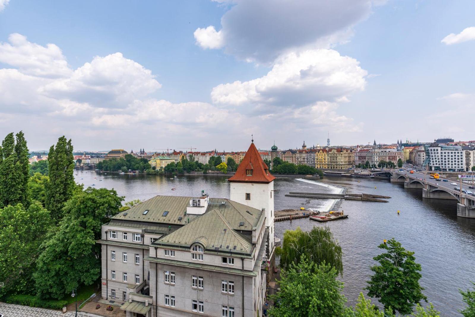 Janáčkovo nábřeží 19 - Riverside Apartments Praga Esterno foto