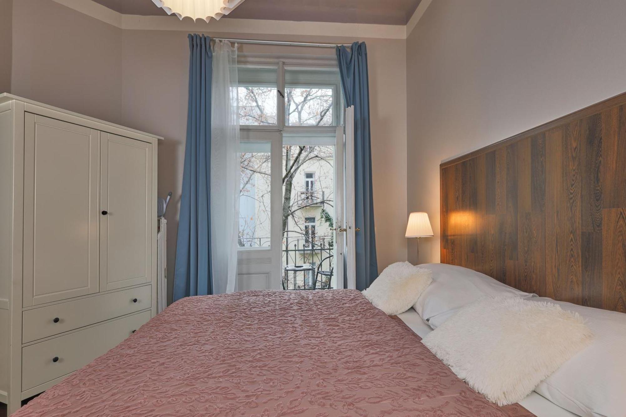 Janáčkovo nábřeží 19 - Riverside Apartments Praga Esterno foto