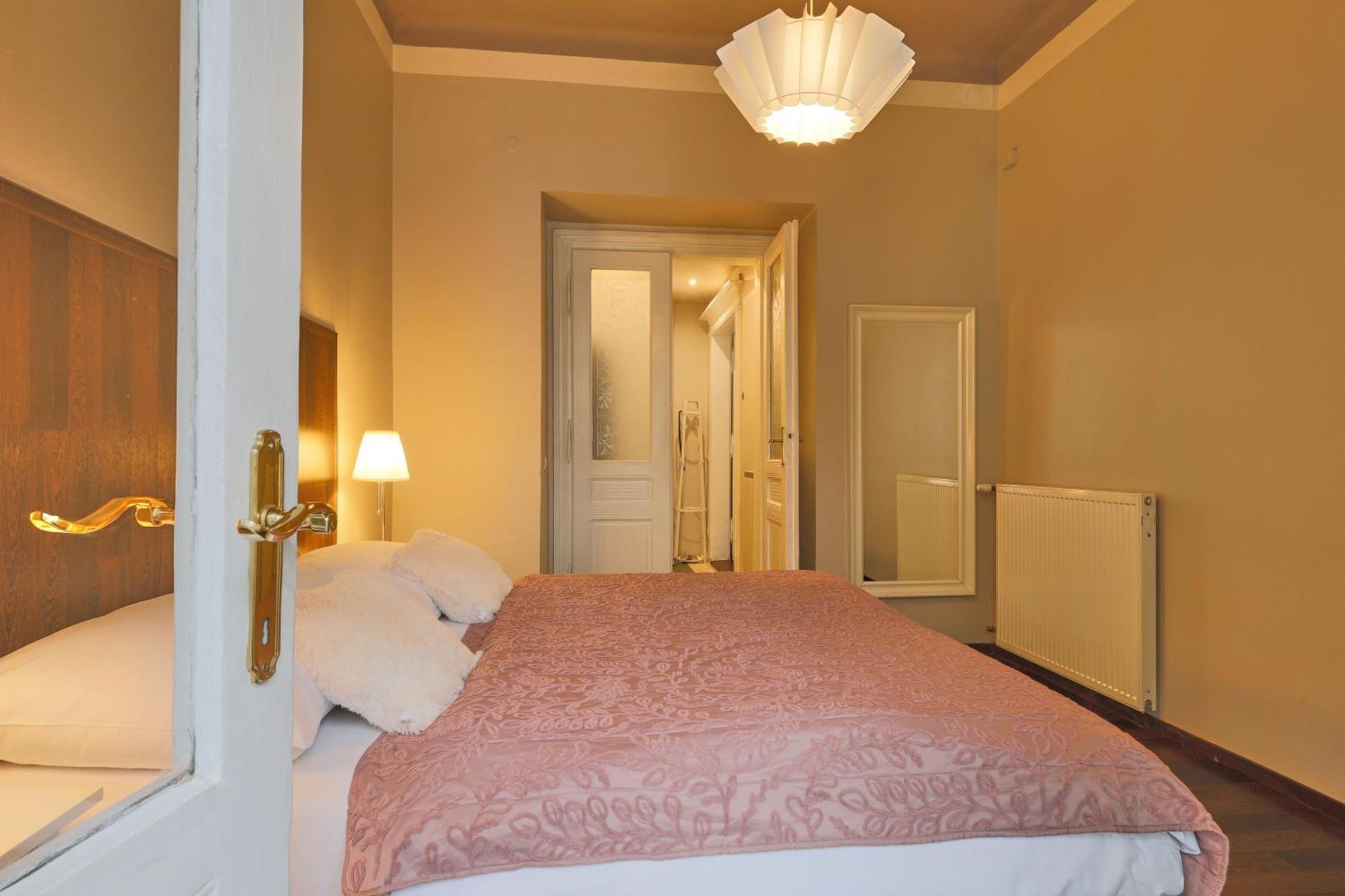 Janáčkovo nábřeží 19 - Riverside Apartments Praga Esterno foto