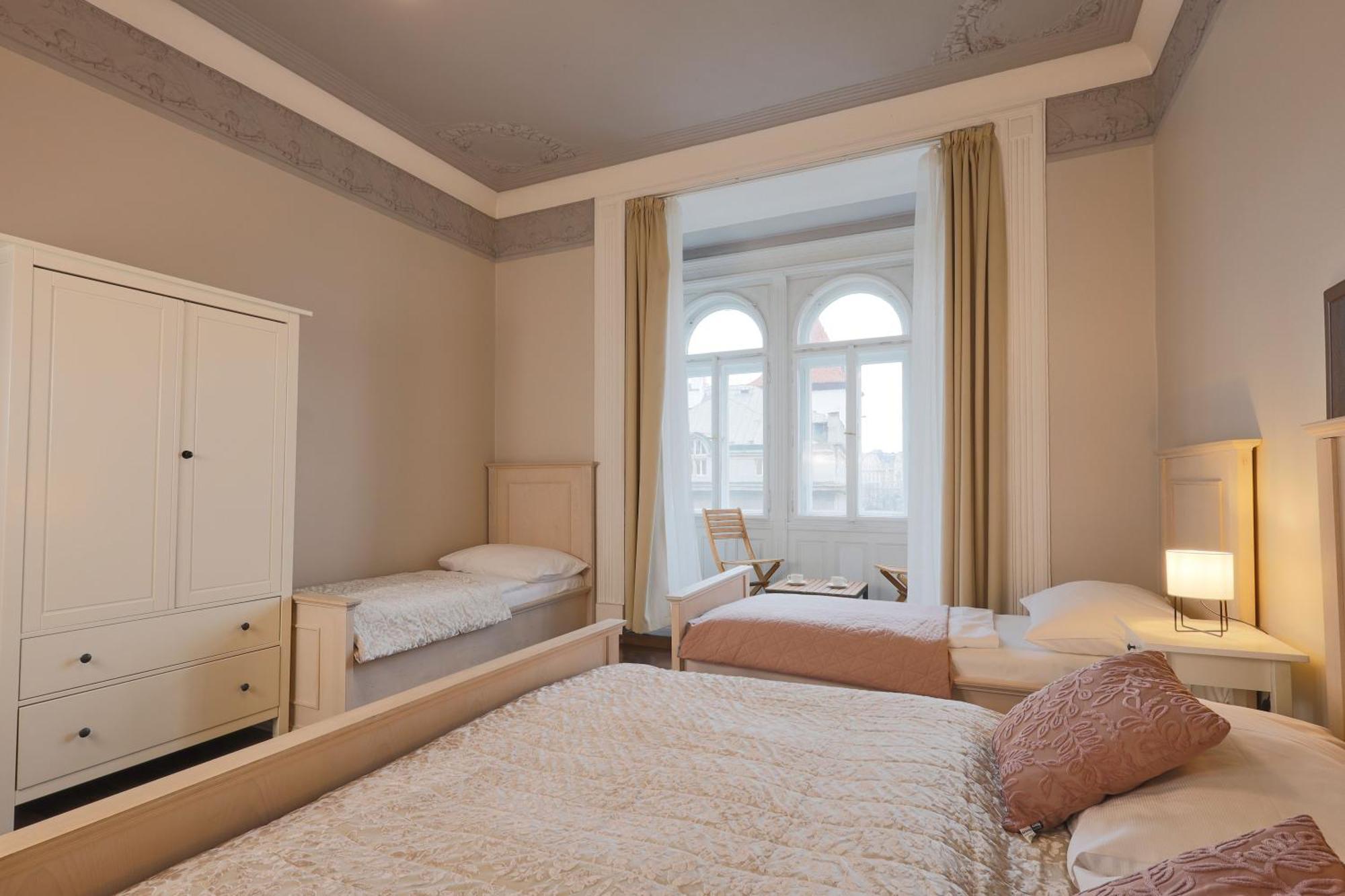 Janáčkovo nábřeží 19 - Riverside Apartments Praga Esterno foto