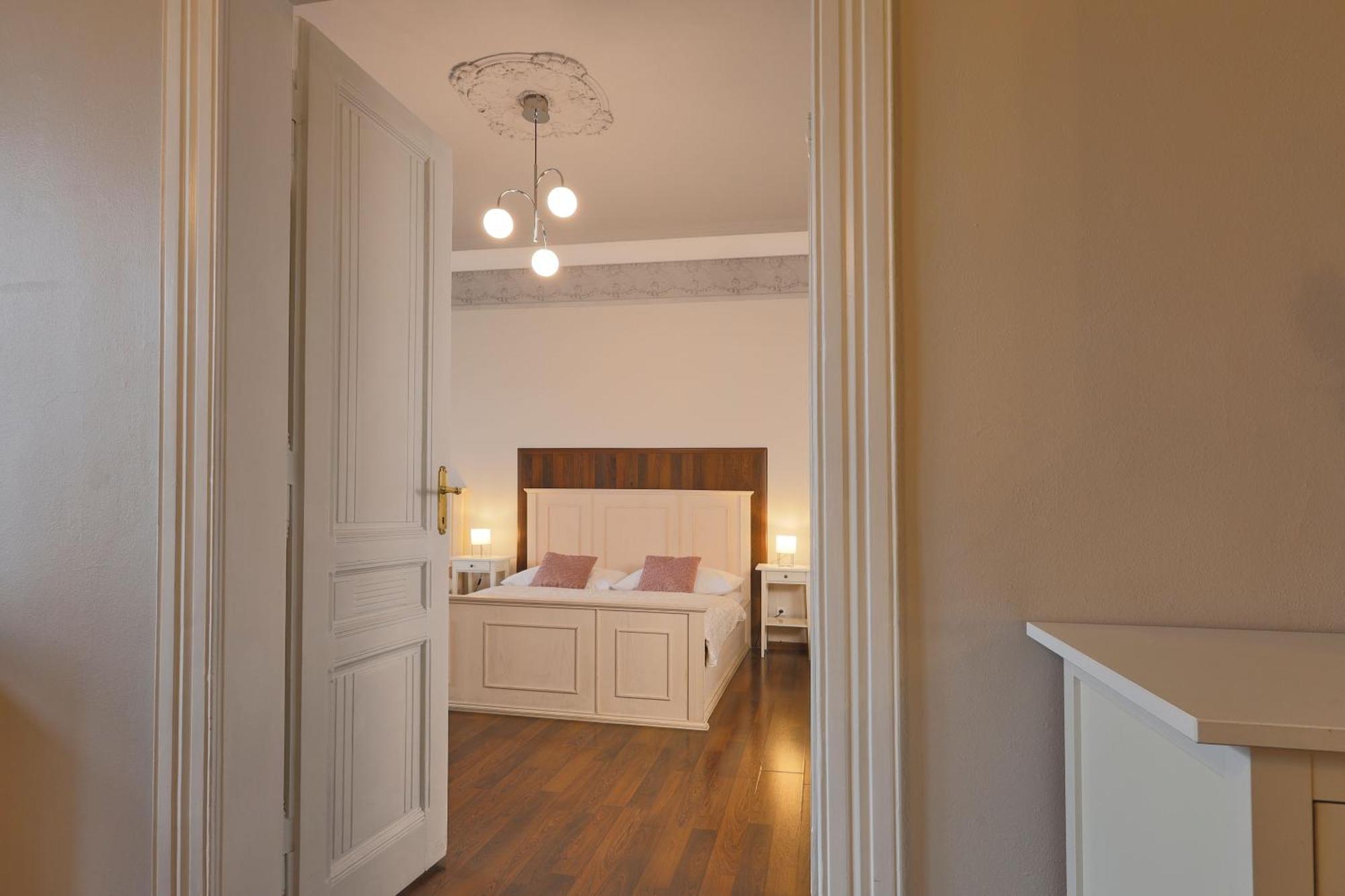 Janáčkovo nábřeží 19 - Riverside Apartments Praga Esterno foto