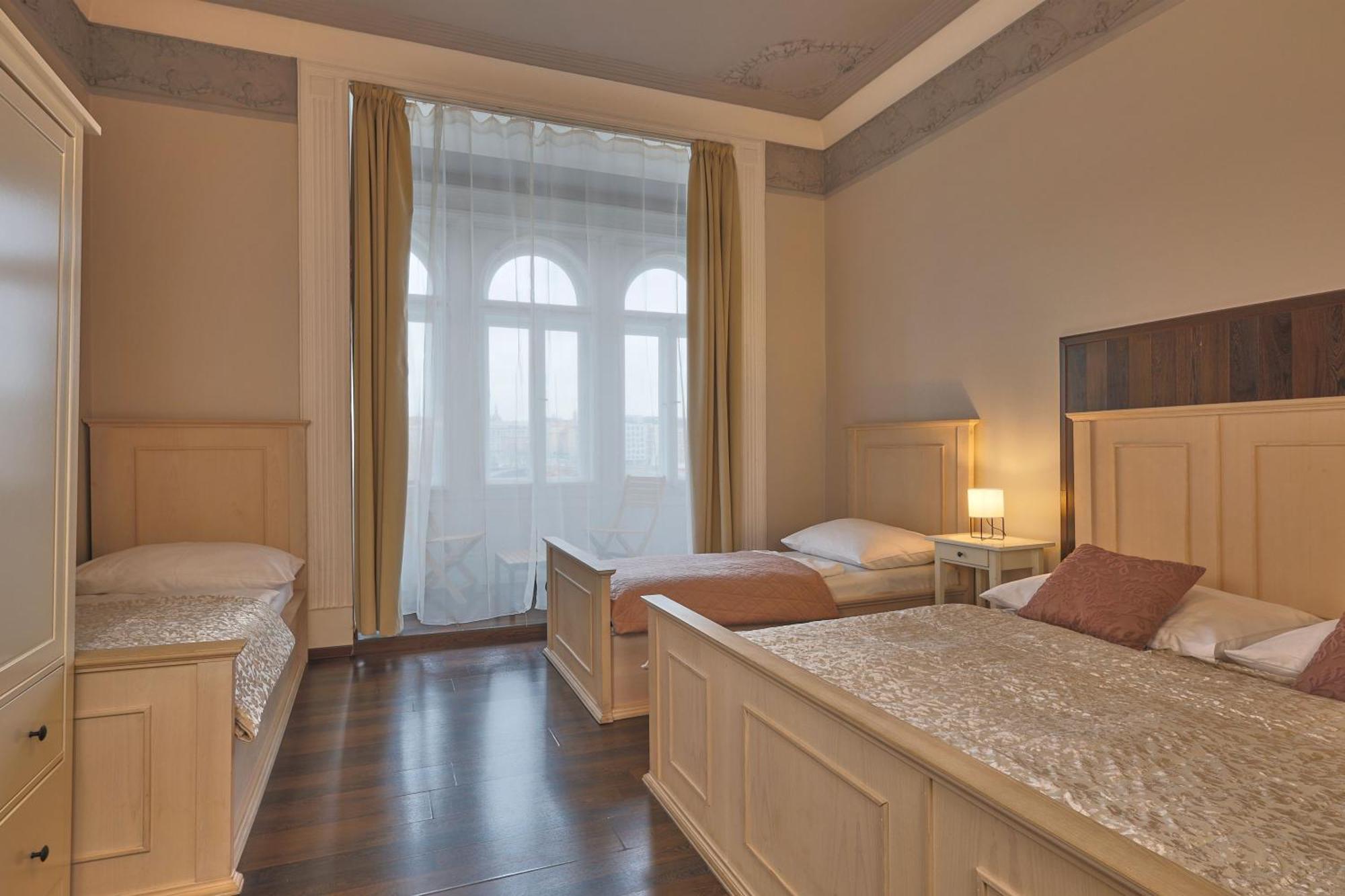 Janáčkovo nábřeží 19 - Riverside Apartments Praga Esterno foto